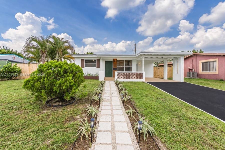 Property photo for 471 SW 27th Terrace, Fort Lauderdale, FL