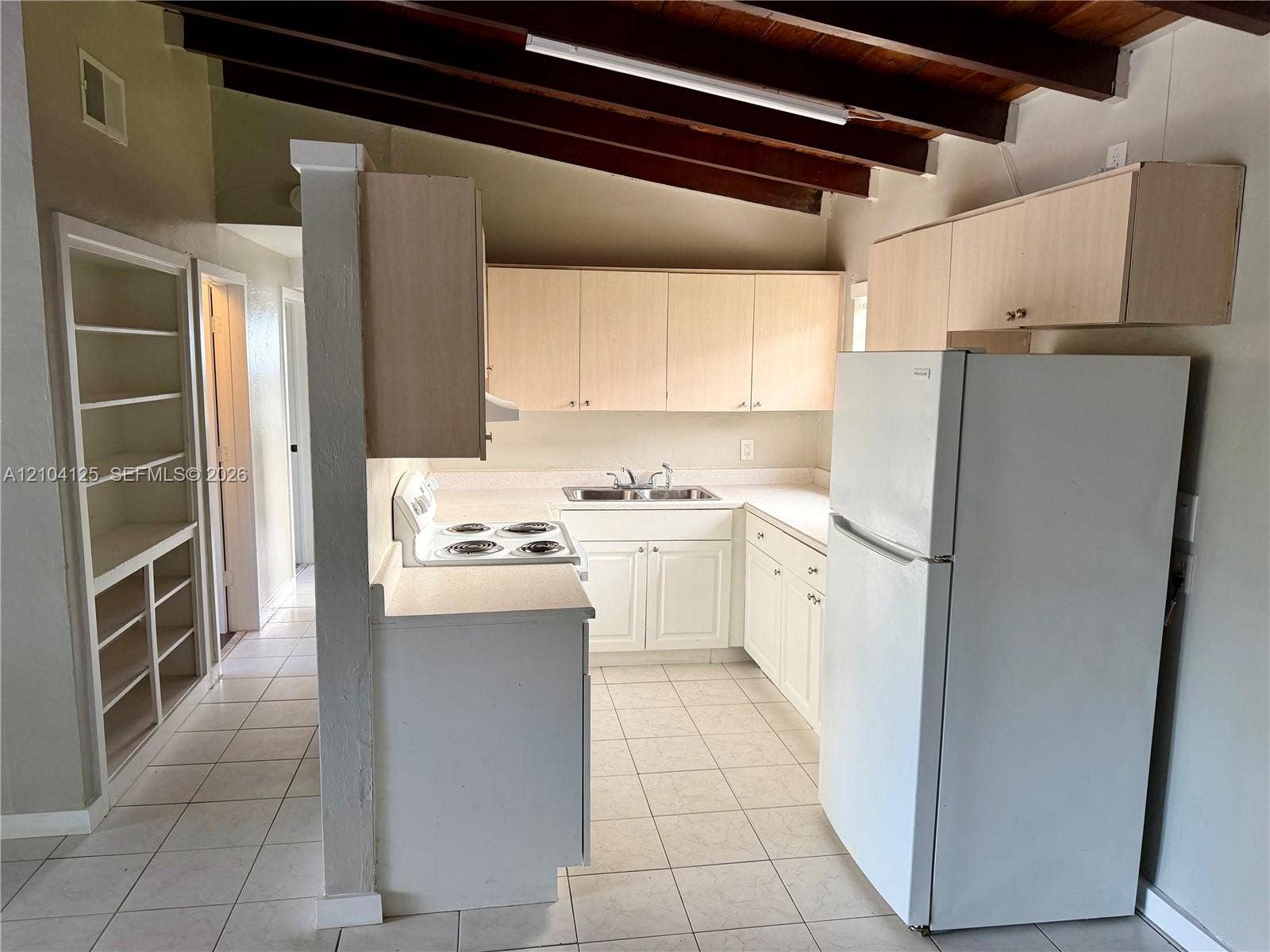 525 SW 22nd Terrace, Fort Lauderdale, Fort Lauderdale, FL 33312 Functional and ready to make new memories!