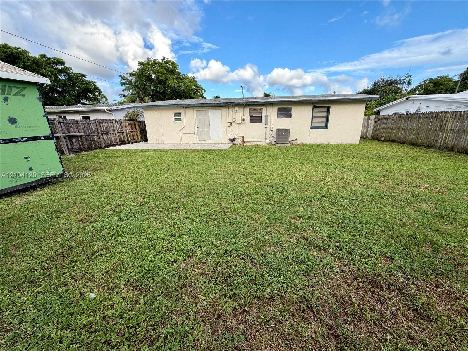525 SW 22nd Terrace, Fort Lauderdale, Fort Lauderdale, FL 33312 Enjoy entertaining in this wonderful back yard!