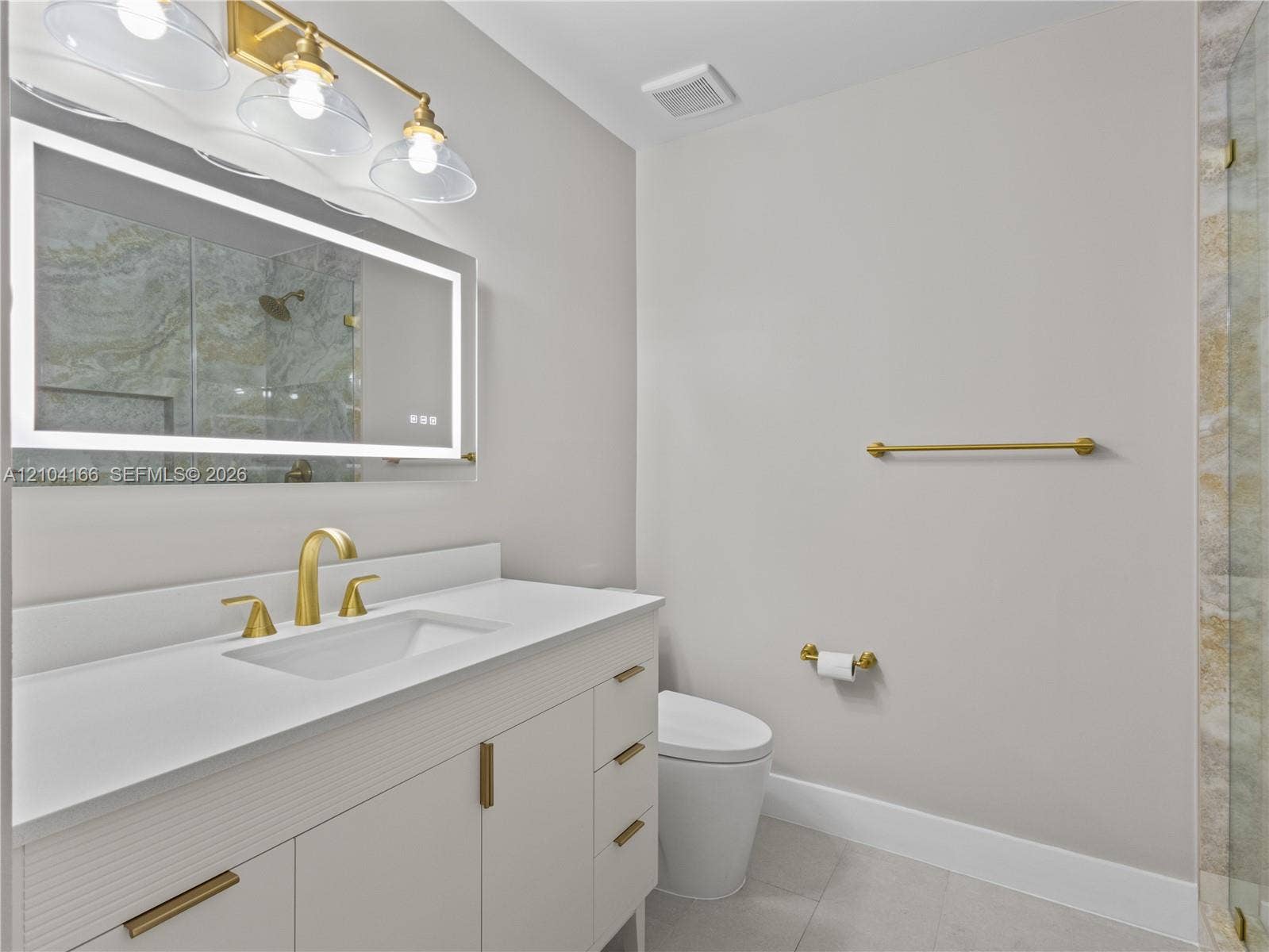 4521 NW 102nd Court, Doral, FL 33178 Second-floor guest bathroom