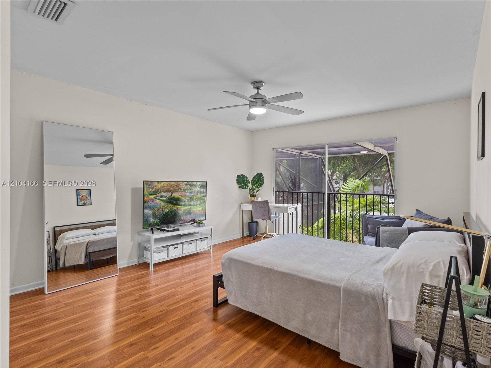 4521 NW 102nd Court, Doral, FL 33178 Room with bathroom, 2nd floor