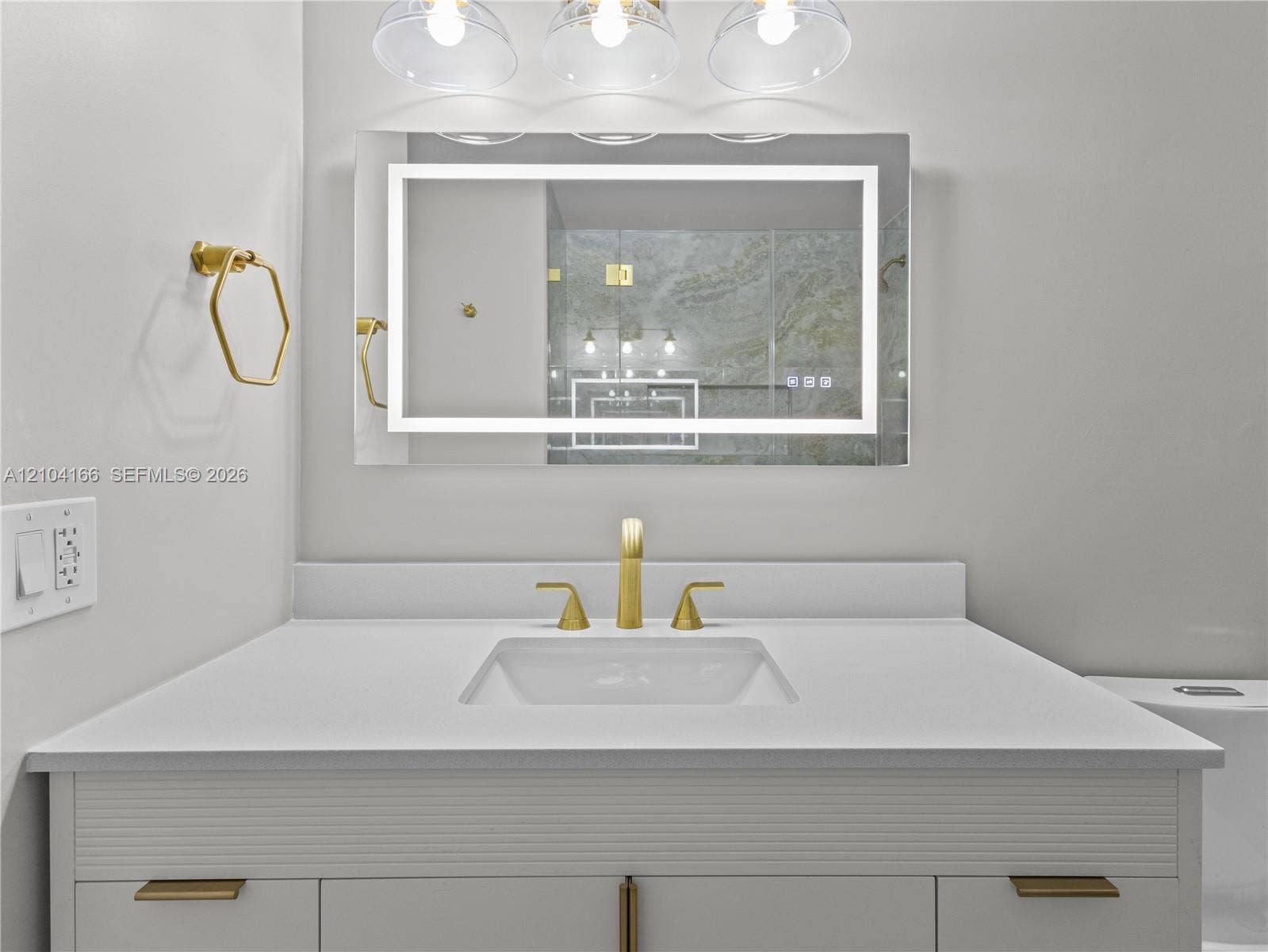 4521 NW 102nd Court, Doral, FL 33178 Second-floor guest bathroom