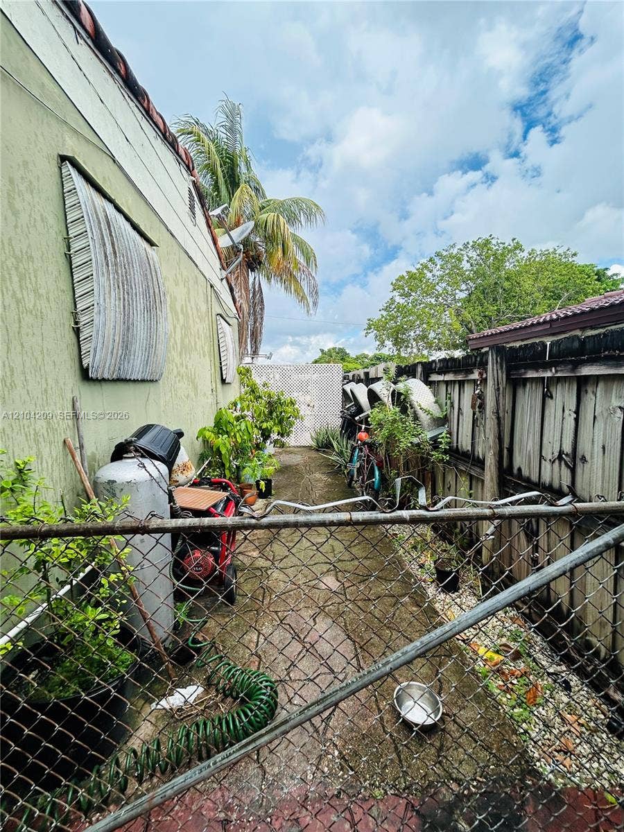 160 W 53rd Terrace, Hialeah, FL 33012 Photo 24