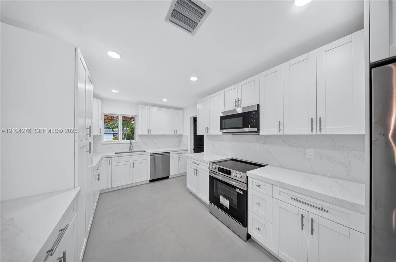 222 SW 58th Avenue, Plantation, FL 33317 new appliances