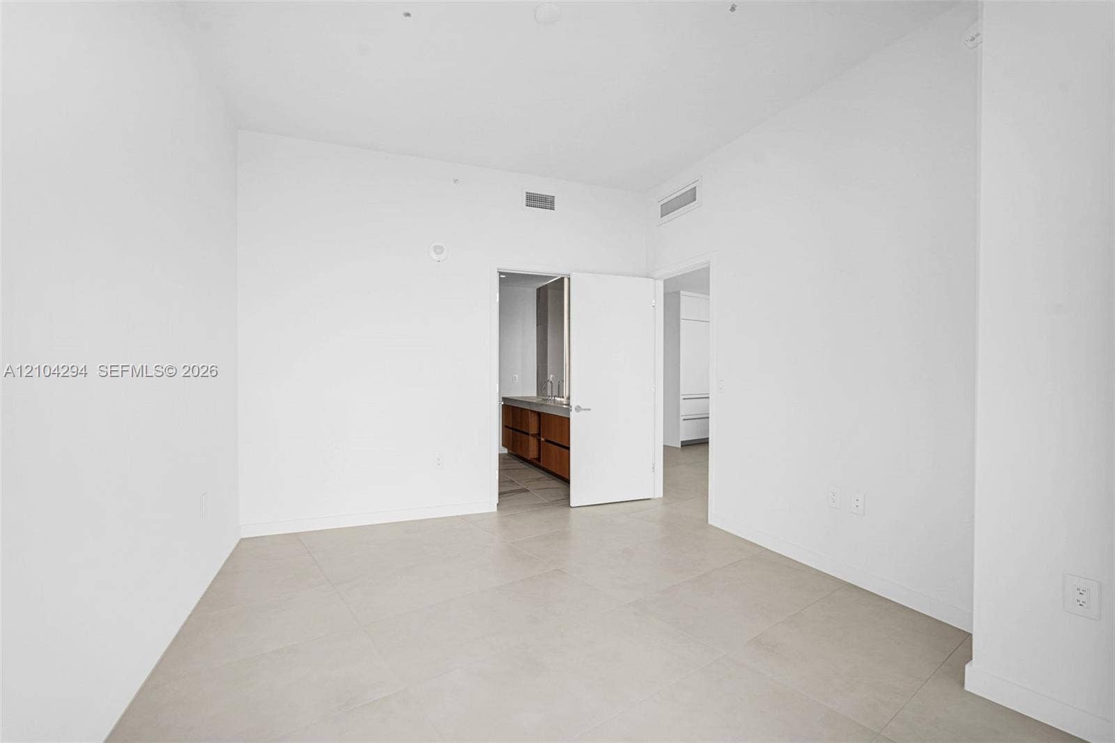 1400 Biscayne Boulevard, #1606, Miami, FL 33132 Light-toned tile flooring throughout