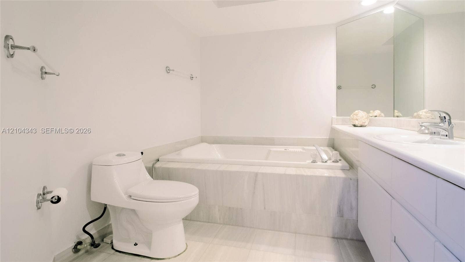 16425 Collins Avenue, #1215, Sunny Isles Beach, FL 33160 Photo 3