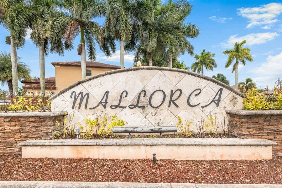 Property photo for 642 SE 37th Place, Homestead, FL