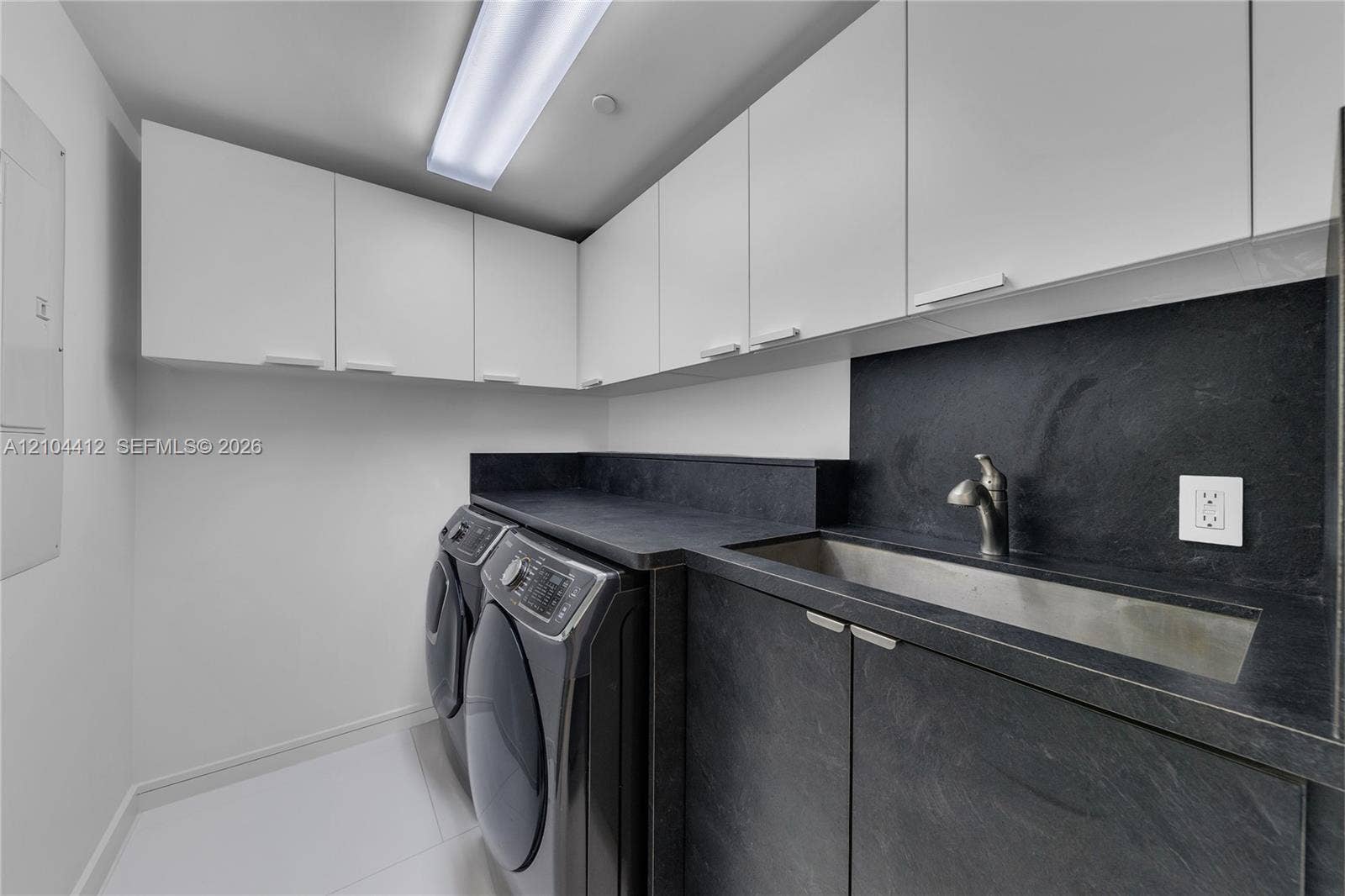 PRIVATE LAUNDRY ROOM