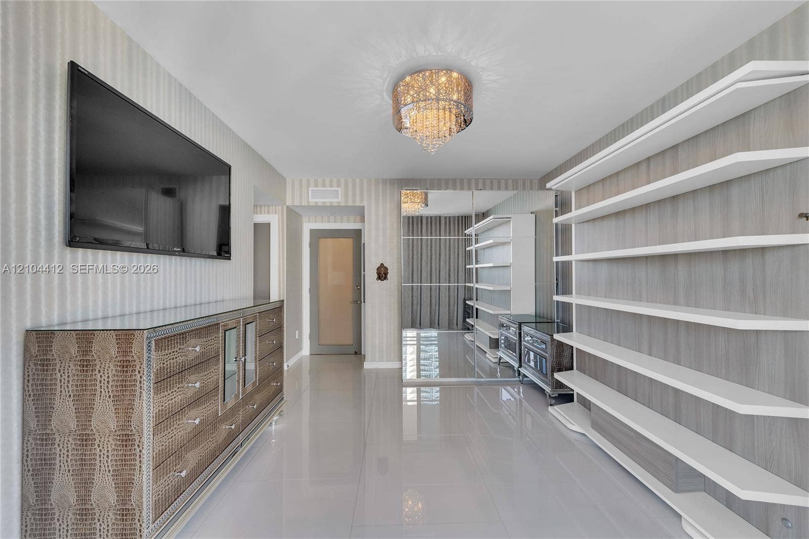 3RD BEDROOM WITH QUEEN MURPHY BED