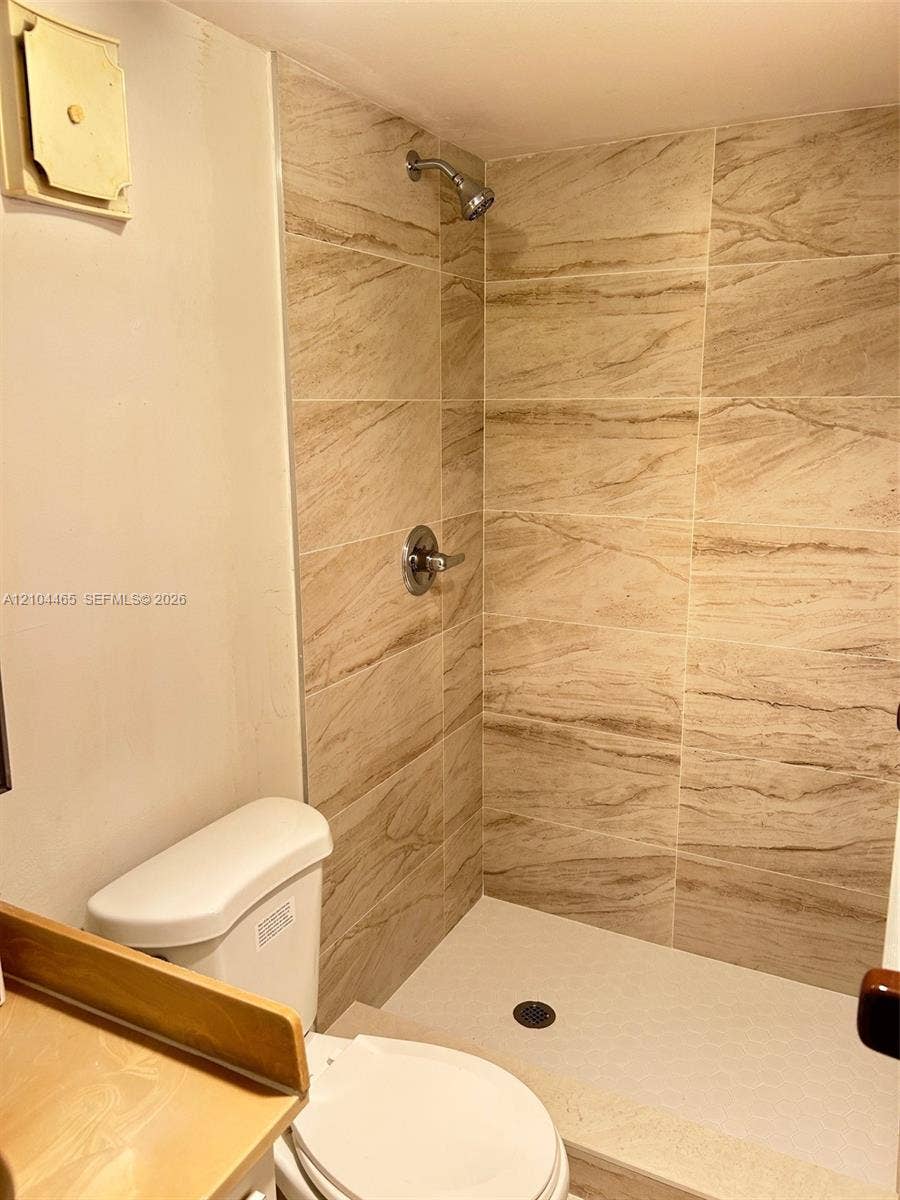 250 180th Drive, #560, Sunny Isles Beach, FL 33160 Photo 18