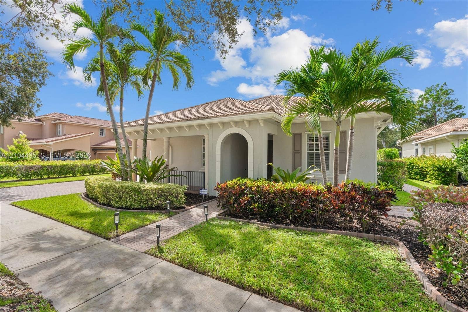 143 Via Catalunha, Jupiter, FL 33458 Photo 2