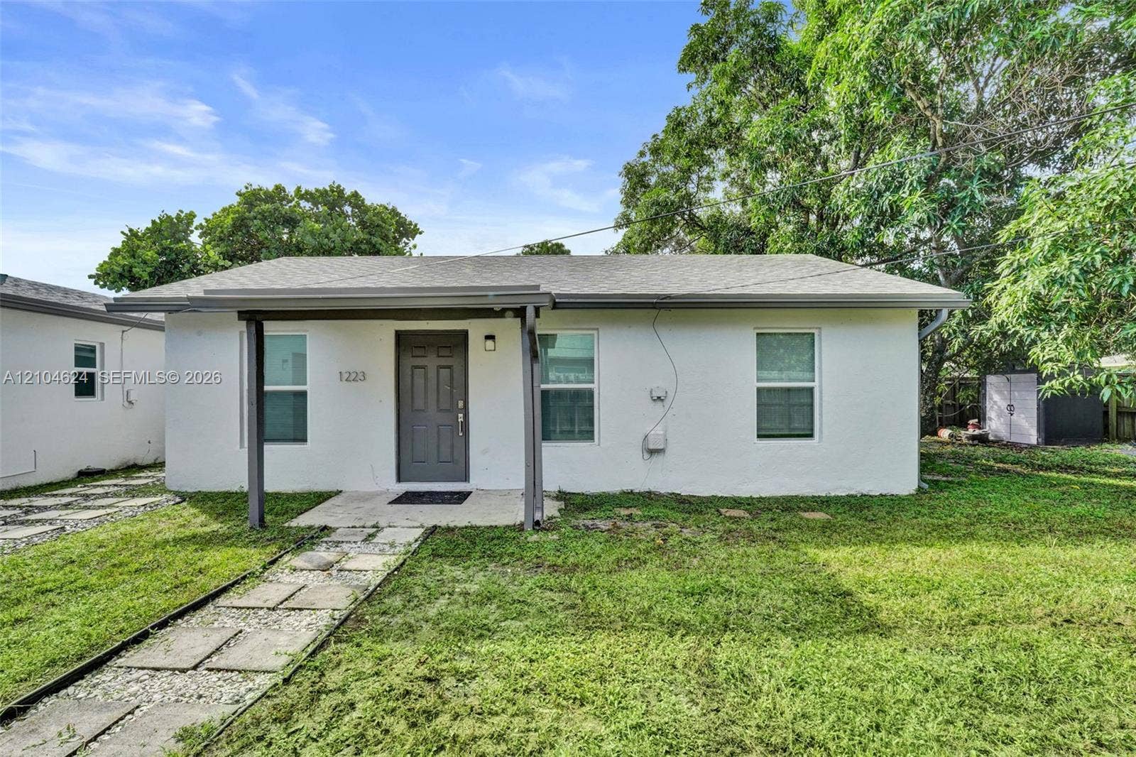 1223 NW 6th Avenue, Fort Lauderdale, FL 33311 1223 unit entry, updated and freshly painted