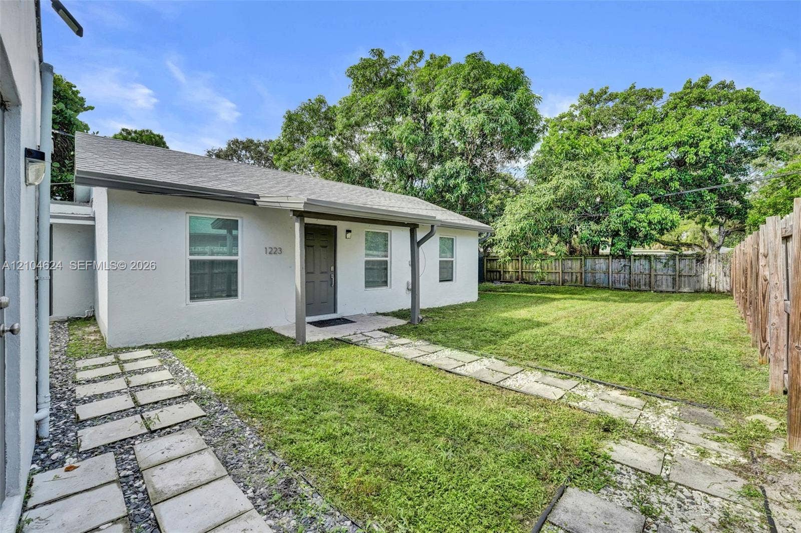 1223 NW 6th Avenue, Fort Lauderdale, FL 33311 Fully fenced yard between the units