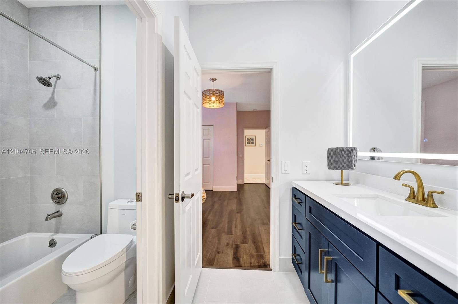 2390 Pheasant Lane, Weston, FL 33327 Jack / Jill bathroom