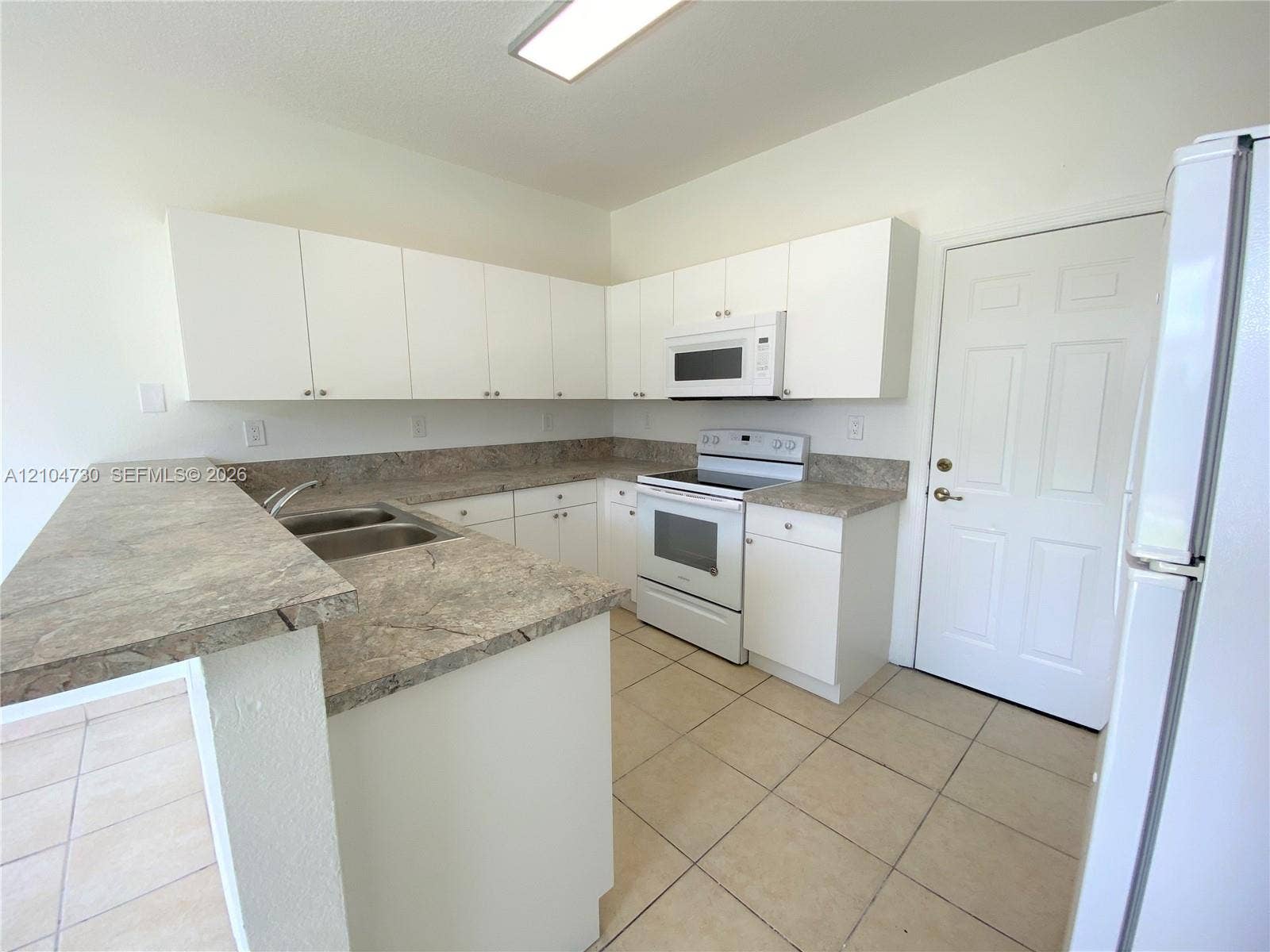 13832 SW 273rd Terrace, #13832, Homestead, Homestead, FL 33032 Open kitchen facing the family room.
