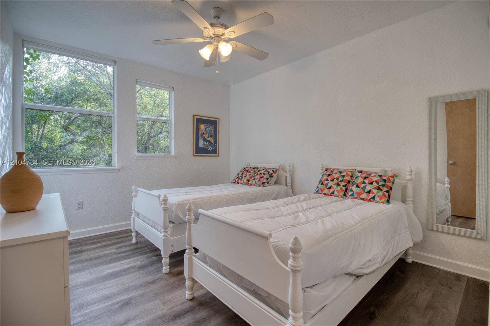 Second bedroom, two twin beds
