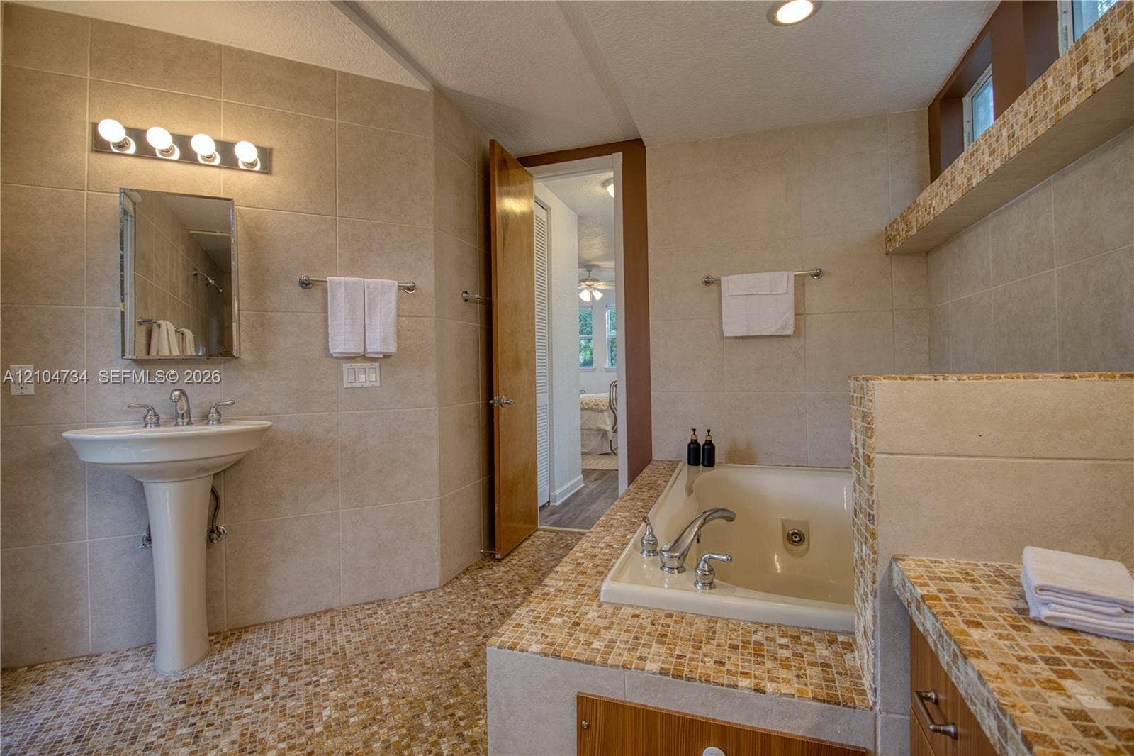Master en suite bathroom
