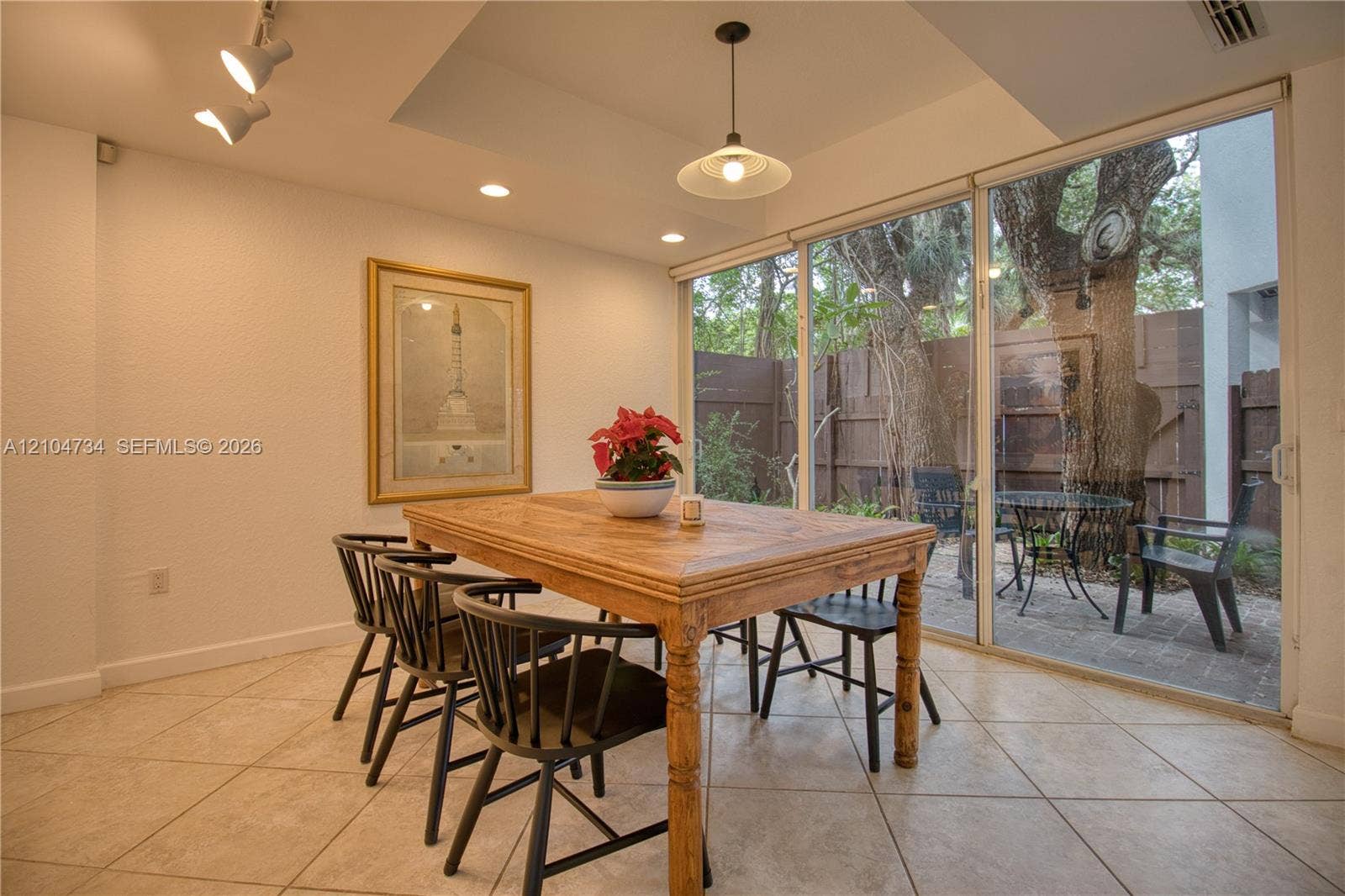 6-chair dinning table