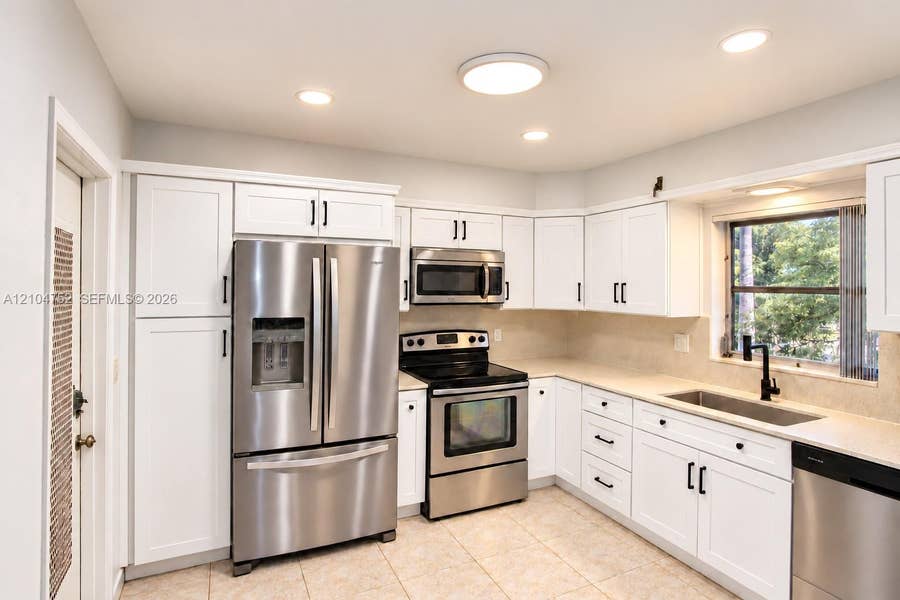 Property photo for 412 S Luna Court, #9, Hollywood, FL