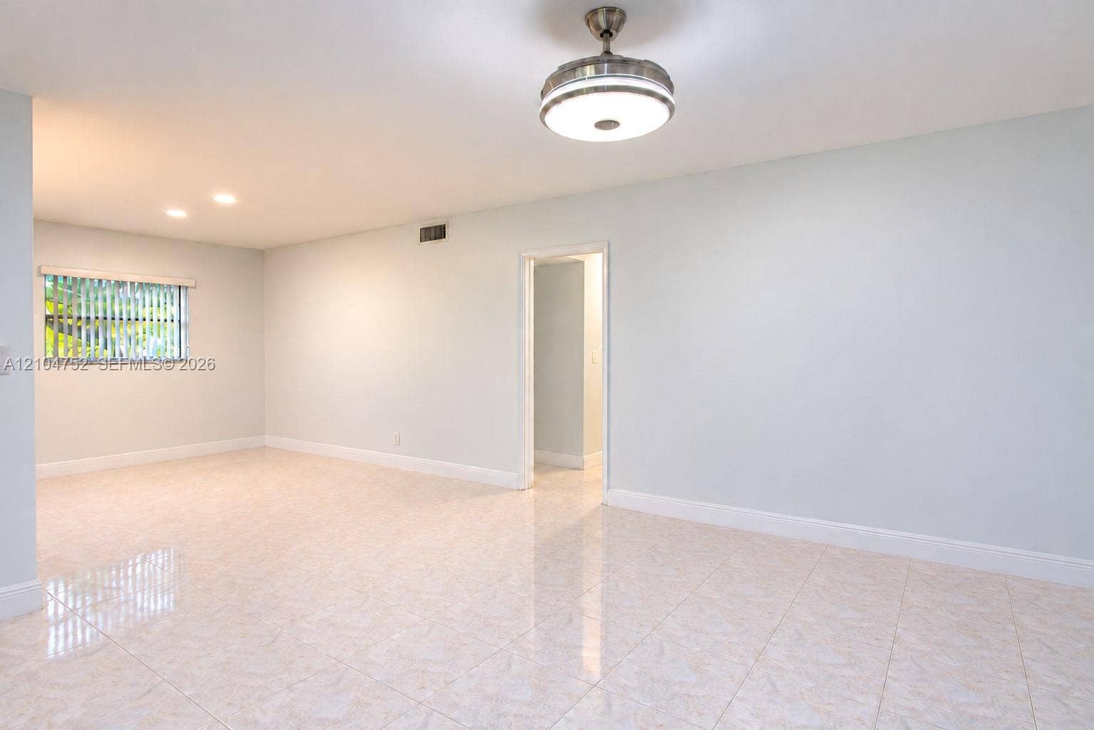 412 S Luna Court, #9, Hollywood, FL 33021 Living room
