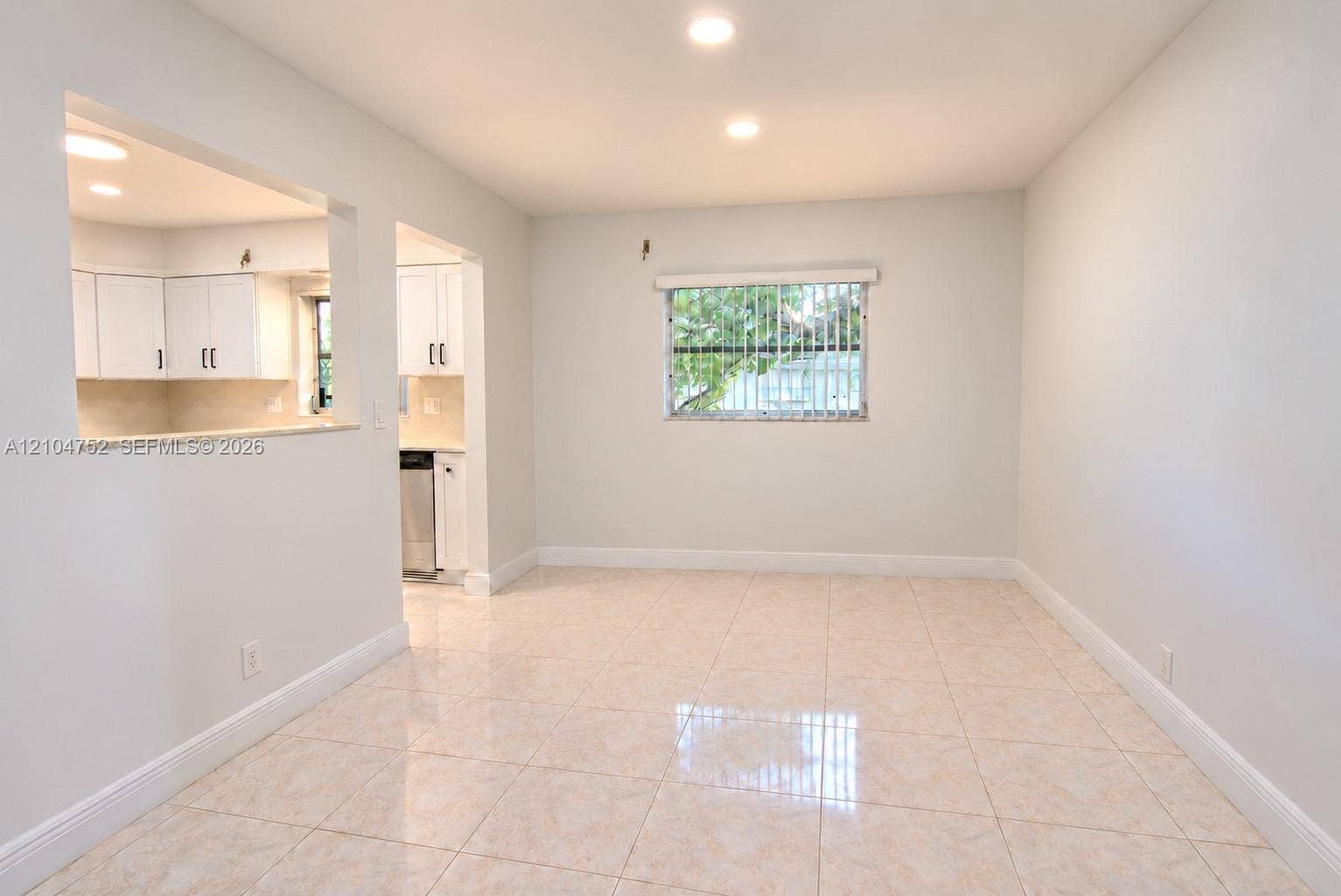 412 S Luna Court, #9, Hollywood, FL 33021 Dining area