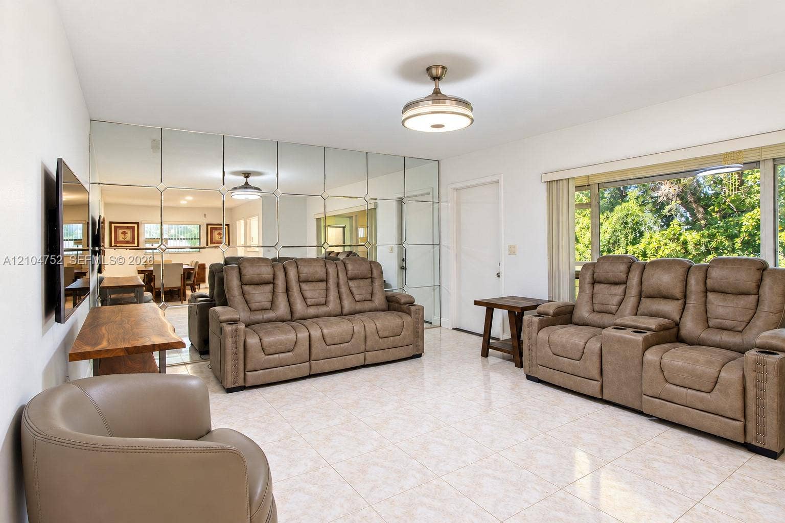 412 S Luna Court, #9, Hollywood, FL 33021 Living room