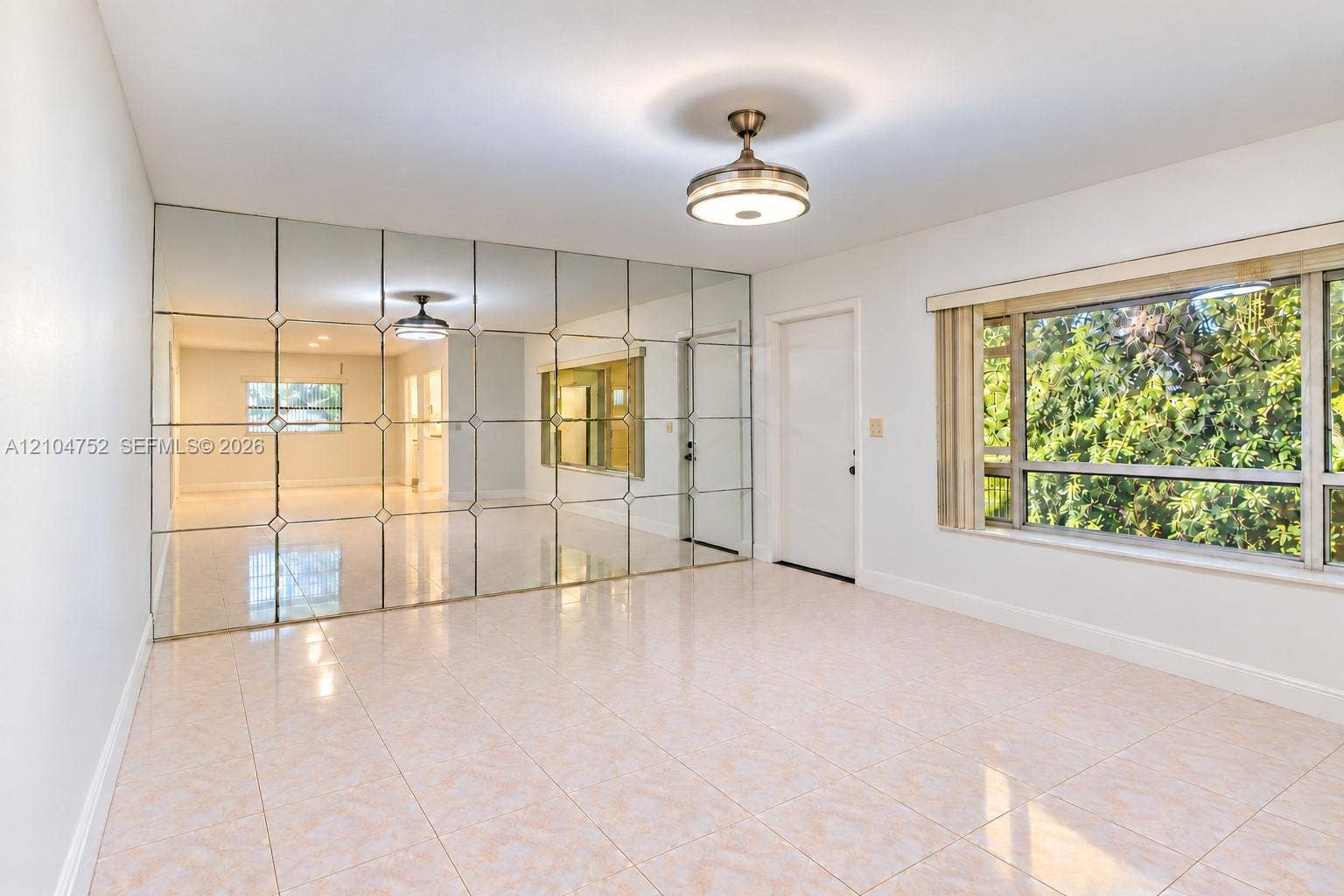 412 S Luna Court, #9, Hollywood, FL 33021 Living room