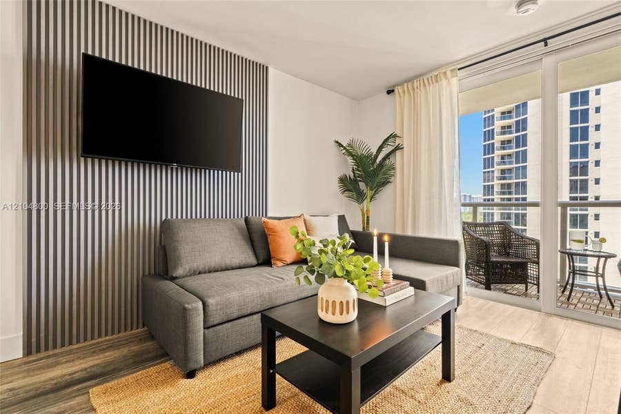 Property photo for 19201 Collins Avenue, #924, Sunny Isles Beach, FL