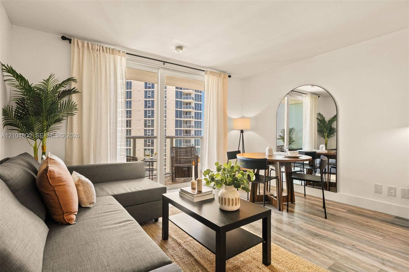 19201 Collins Avenue, #924, Sunny Isles Beach, Sunny Isles Beach, FL 33160 Photo 4
