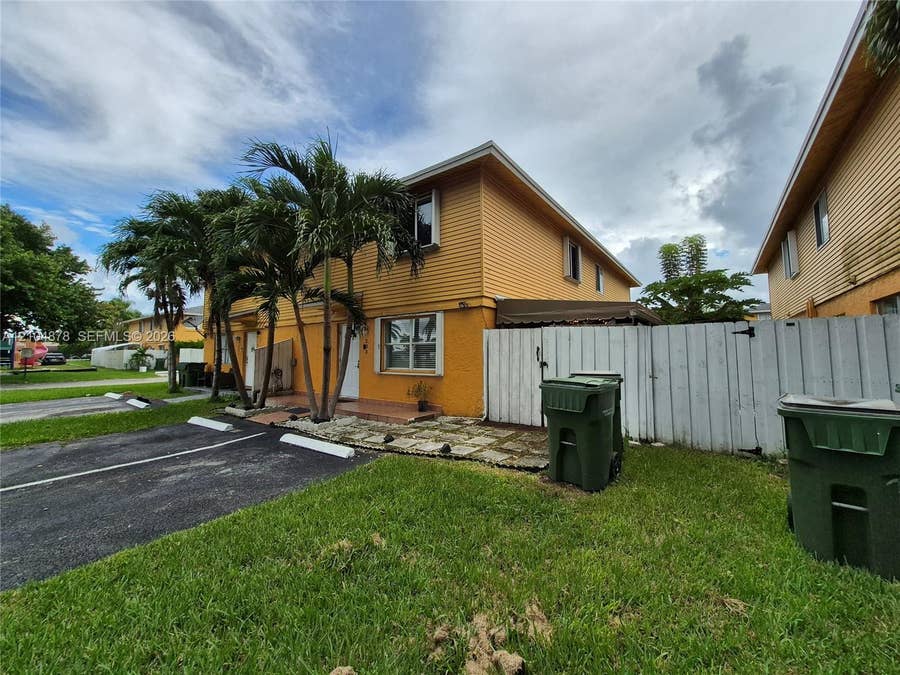 Property photo for 203 NE 12th Avenue, #203, Homestead, FL