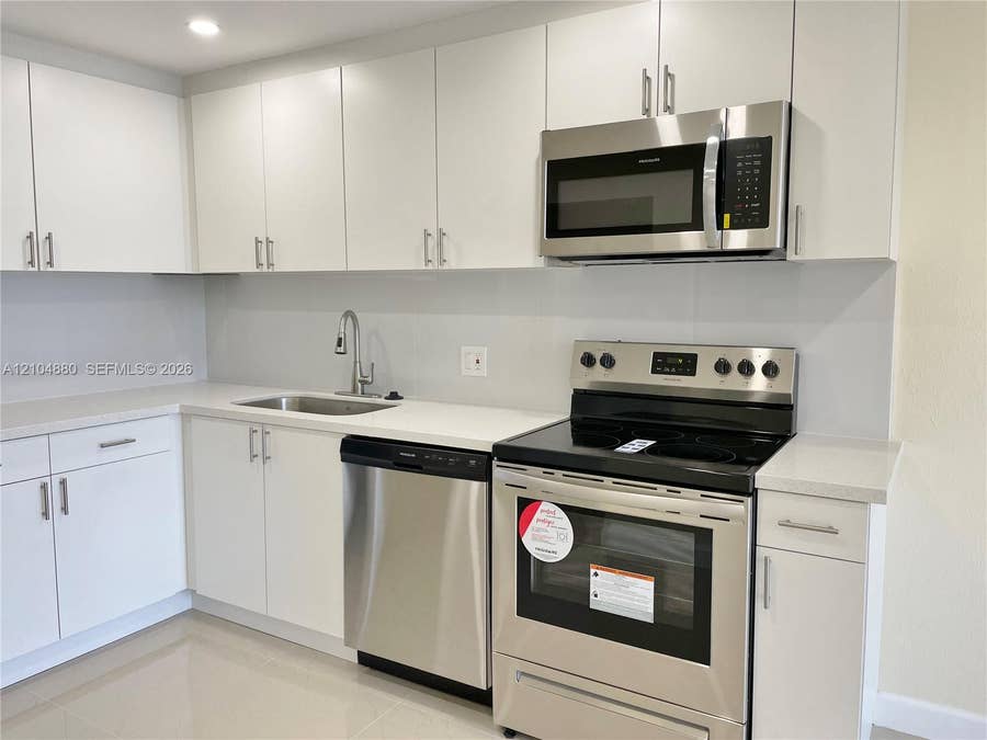 Property photo for 16950 W Dixie Highway, #A324, North Miami Beach, FL
