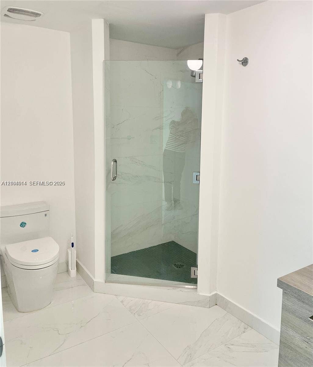 Den bathroom