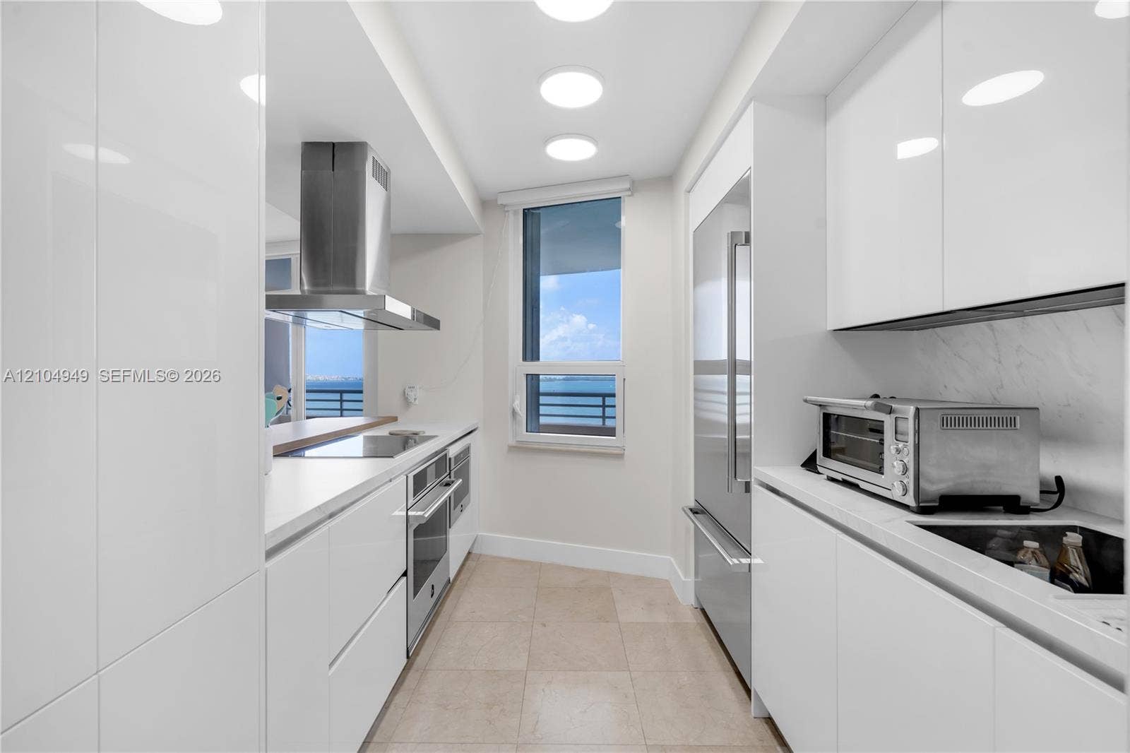 808 Brickell Key Drive, #1006, Miami, FL 33131 Photo 16