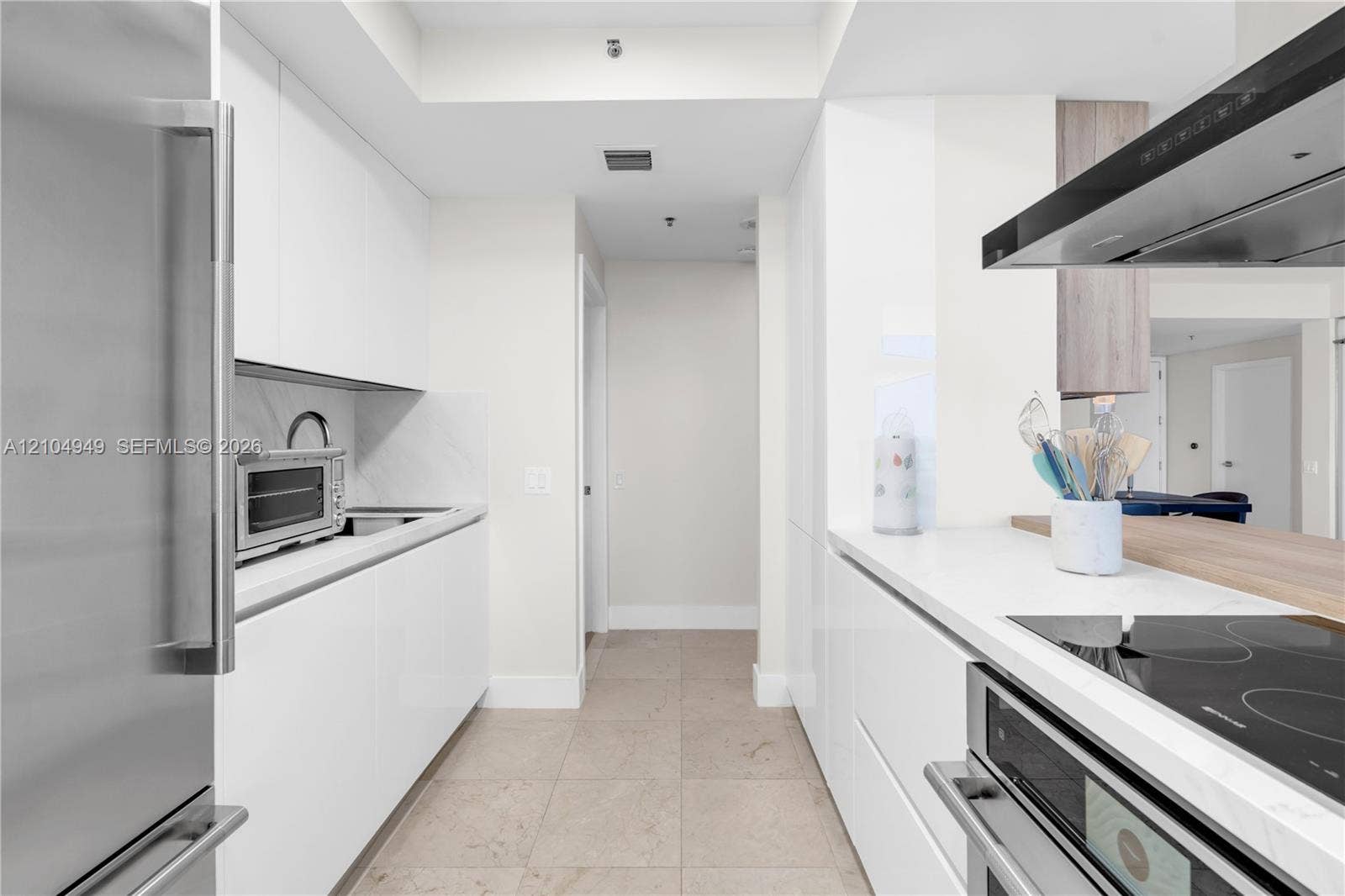 808 Brickell Key Drive, #1006, Miami, FL 33131 Photo 18