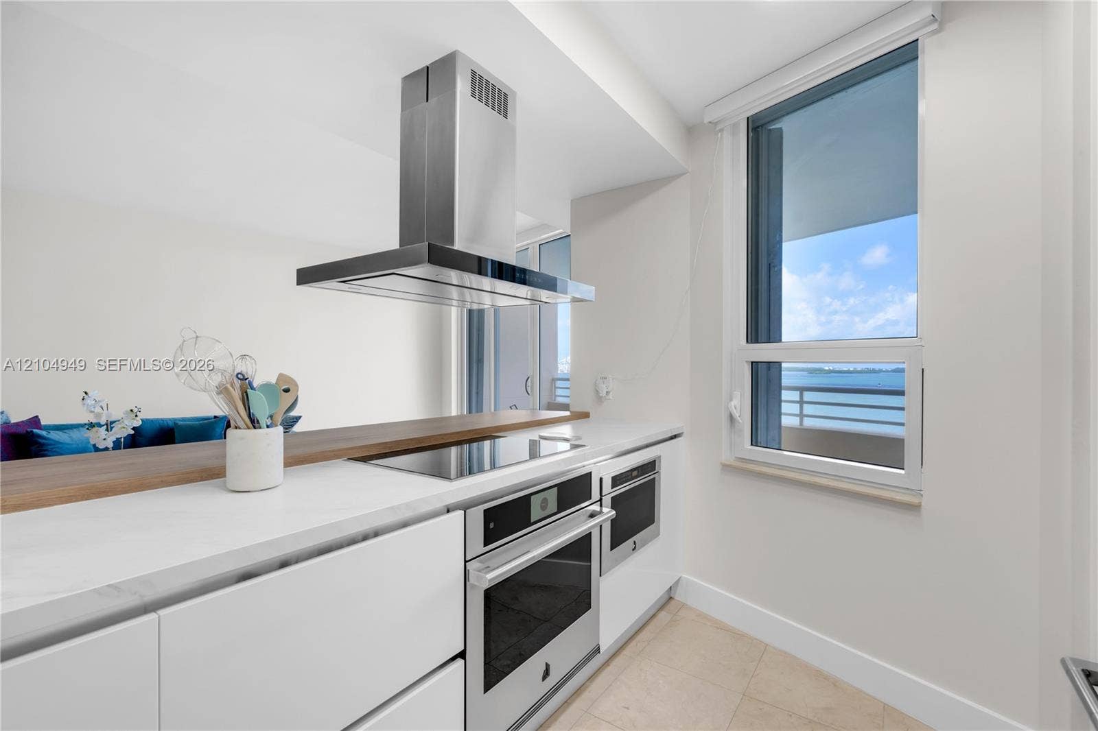 808 Brickell Key Drive, #1006, Miami, FL 33131 Photo 17