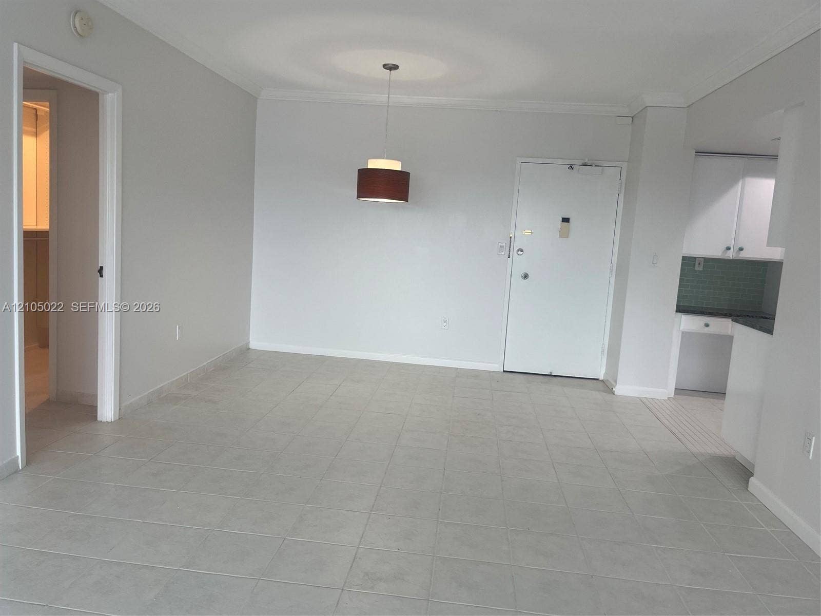 500 Bayview Drive, #1520, Sunny Isles Beach, Sunny Isles Beach, FL 33160 Neutral wall tones throughout unfurnished