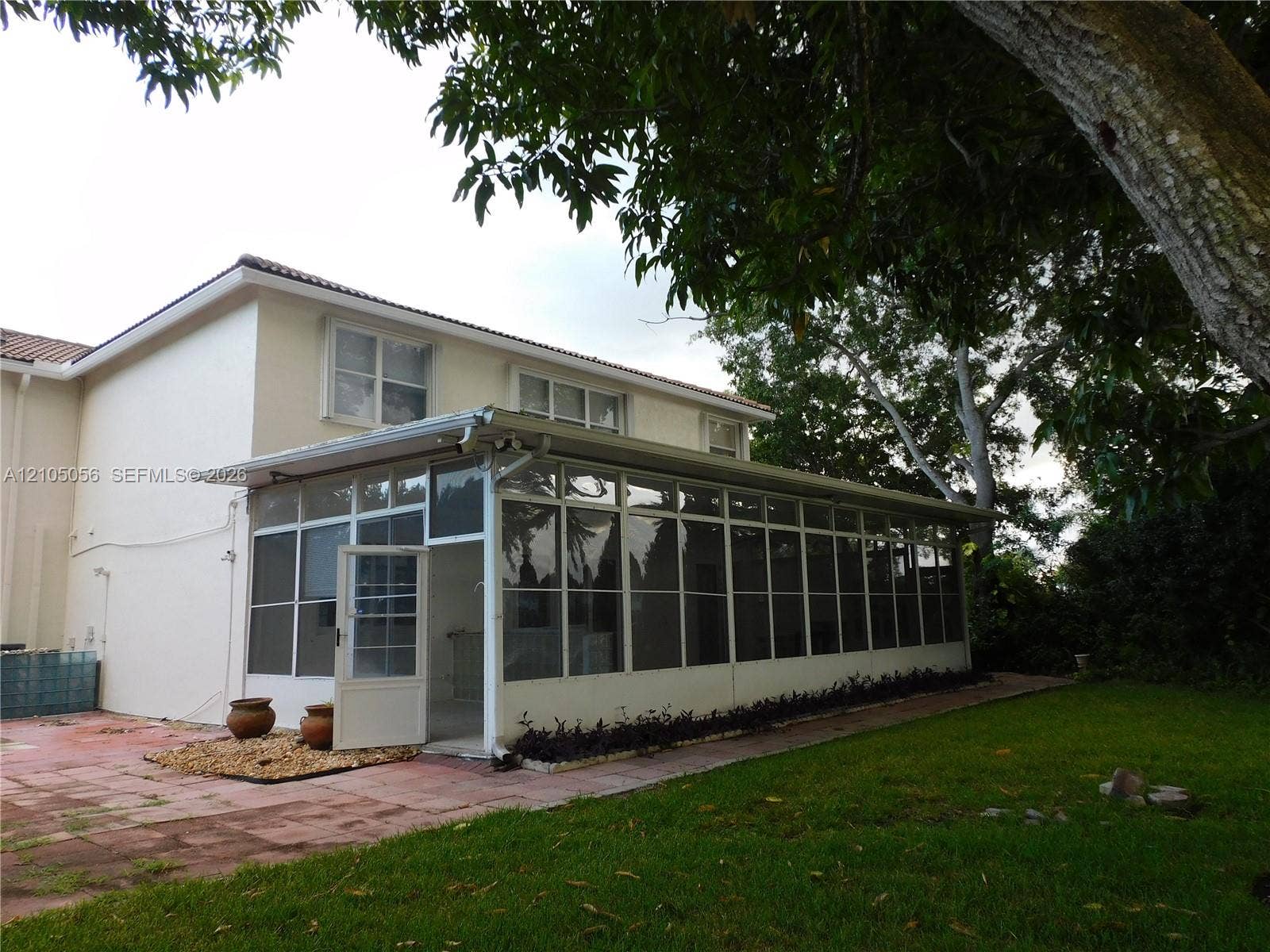 16729 Amber Lake, Weston, FL 33331 Screened enclosure with multiple windows and a hinged door