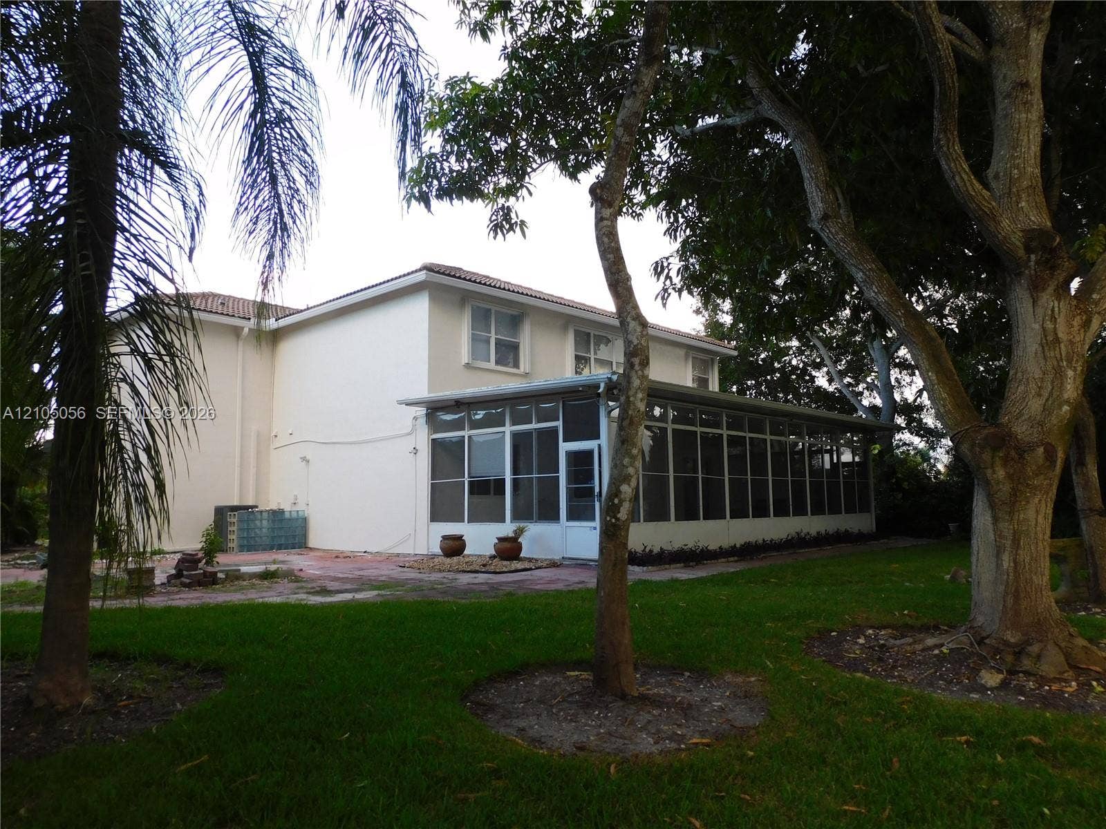 16729 Amber Lake, Weston, FL 33331 Expansive screened-in porch with multiple windows