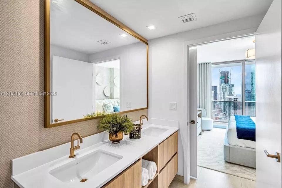 77 SE 5th Street, #2011, Miami, FL 33131 Photo 10