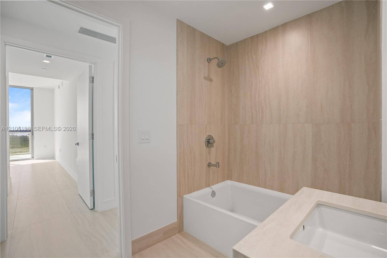 2411 Laguna Circle, #1505, North Miami, FL 33181 Photo 16