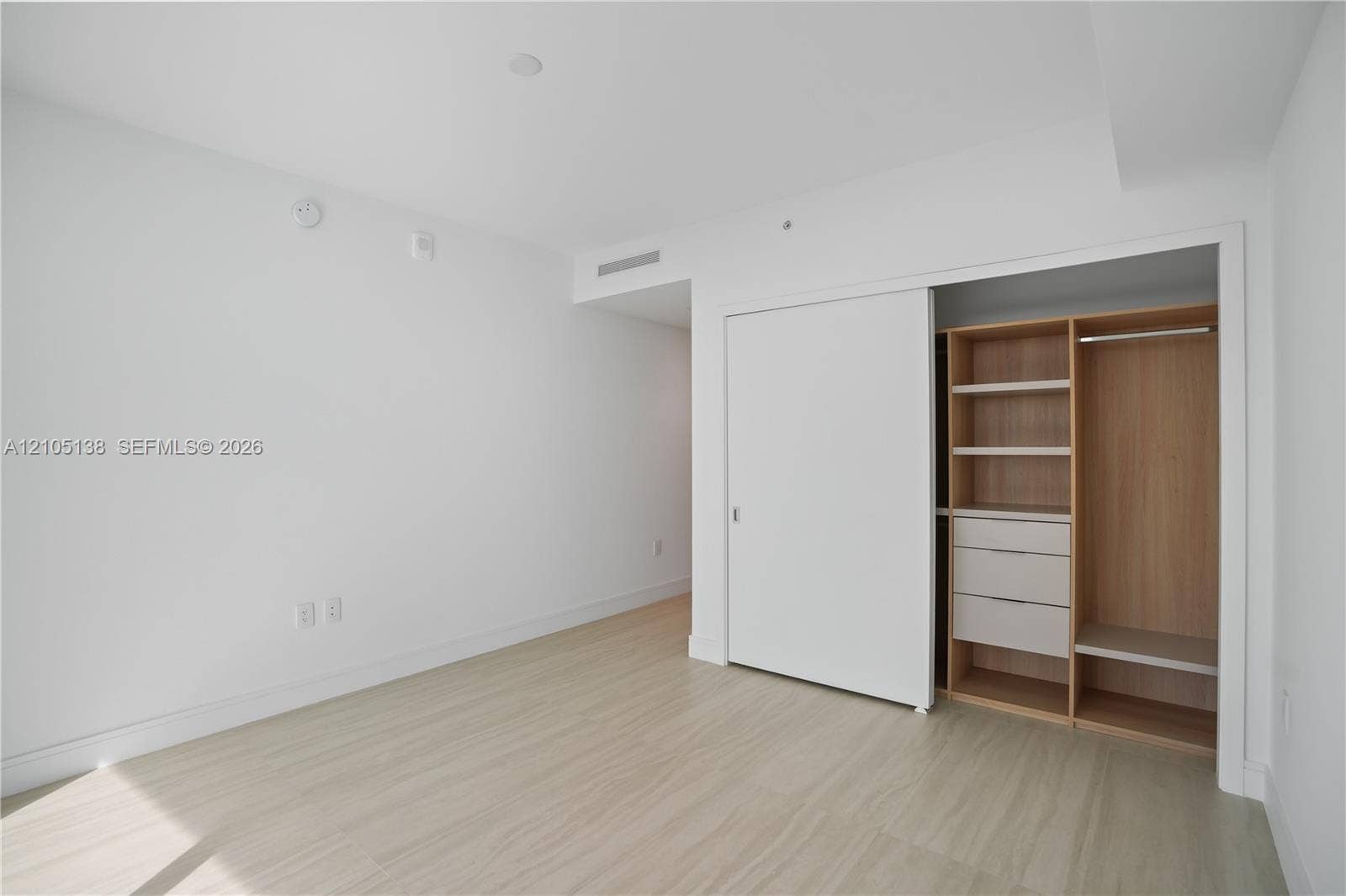 2411 Laguna Circle, #1505, North Miami, FL 33181 Photo 12