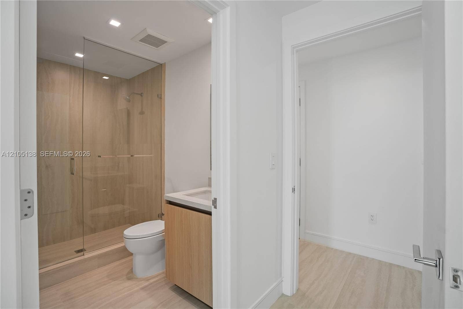 2411 Laguna Circle, #1505, North Miami, FL 33181 Photo 18