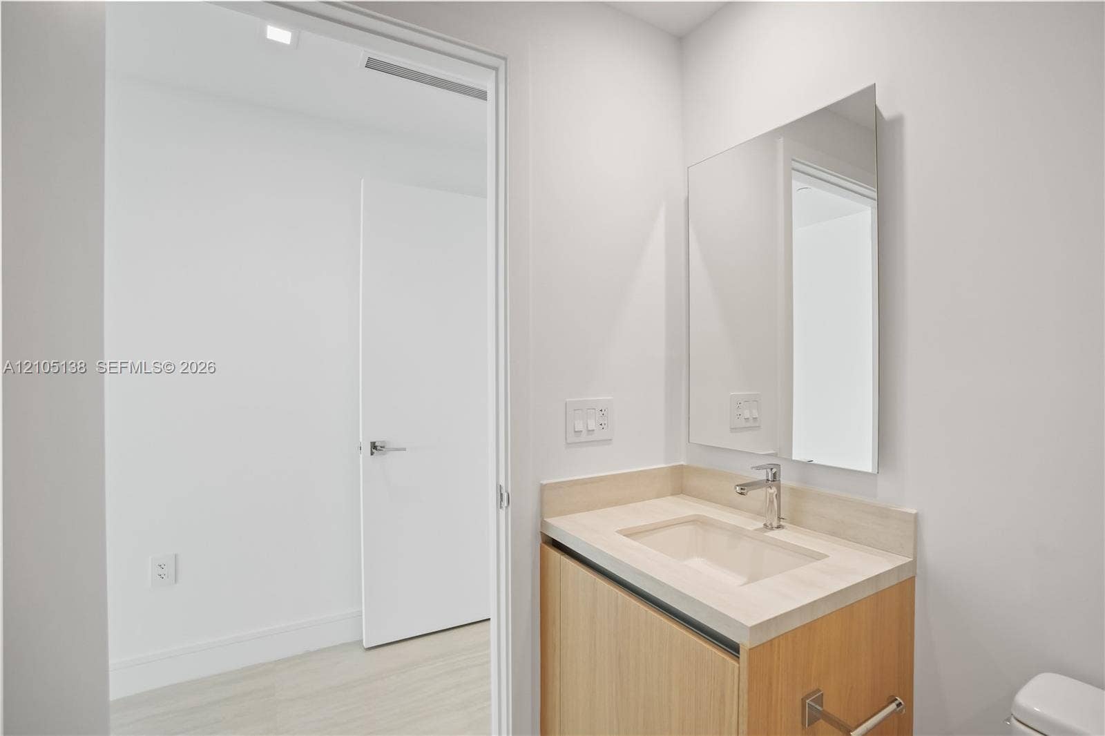 2411 Laguna Circle, #1505, North Miami, FL 33181 Photo 9