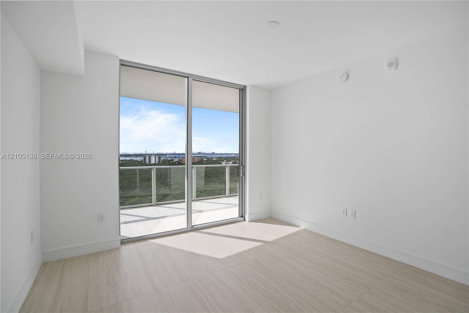 2411 Laguna Circle, #1505, North Miami, FL 33181 Photo 13