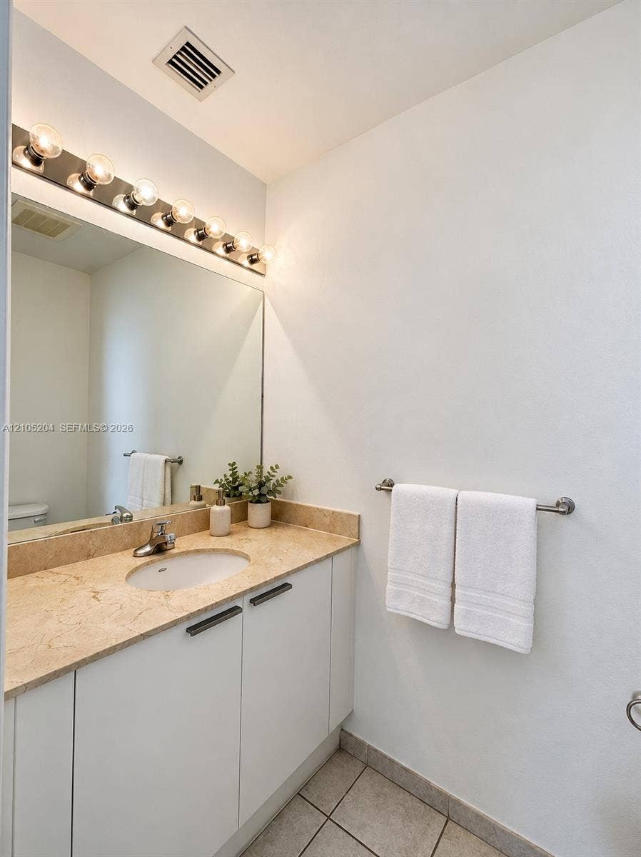 140 S Dixie Highway, #1008, Hollywood, Hollywood, FL 33020 Half Bathroom/ Powderooom