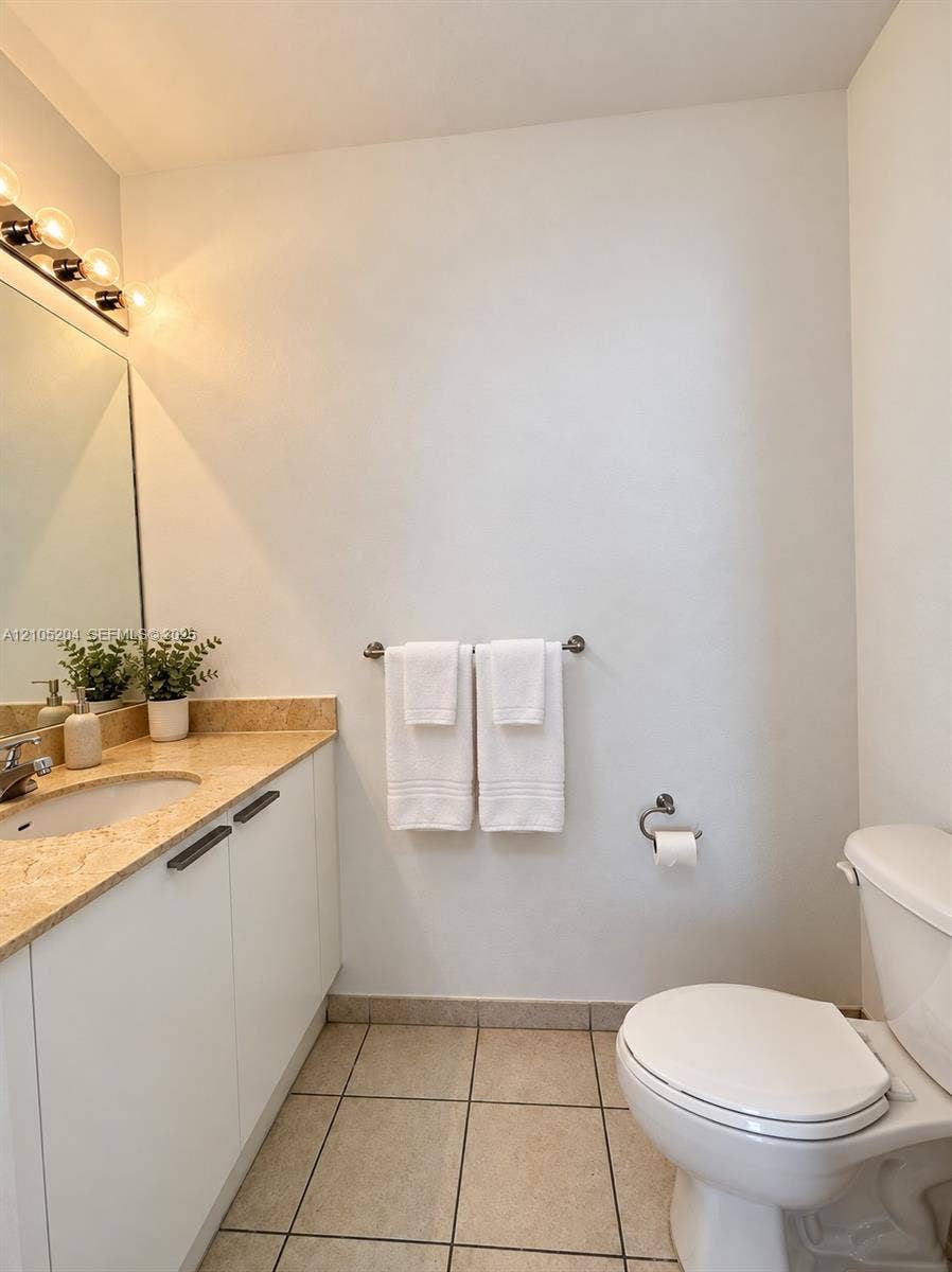 140 S Dixie Highway, #1008, Hollywood, Hollywood, FL 33020 Half bathroom
