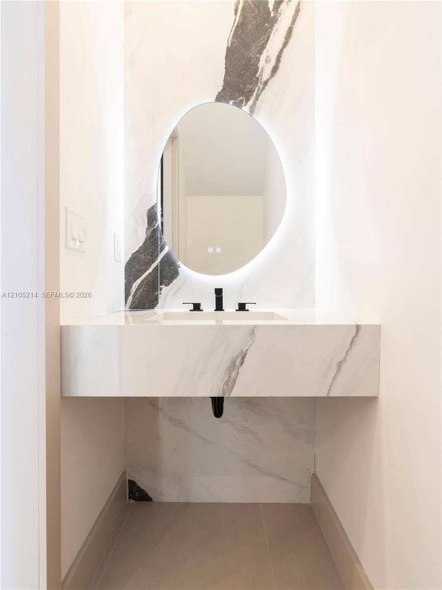721 SW 7th Avenue, Fort Lauderdale, FL 33315 Powder bathroom downstairs