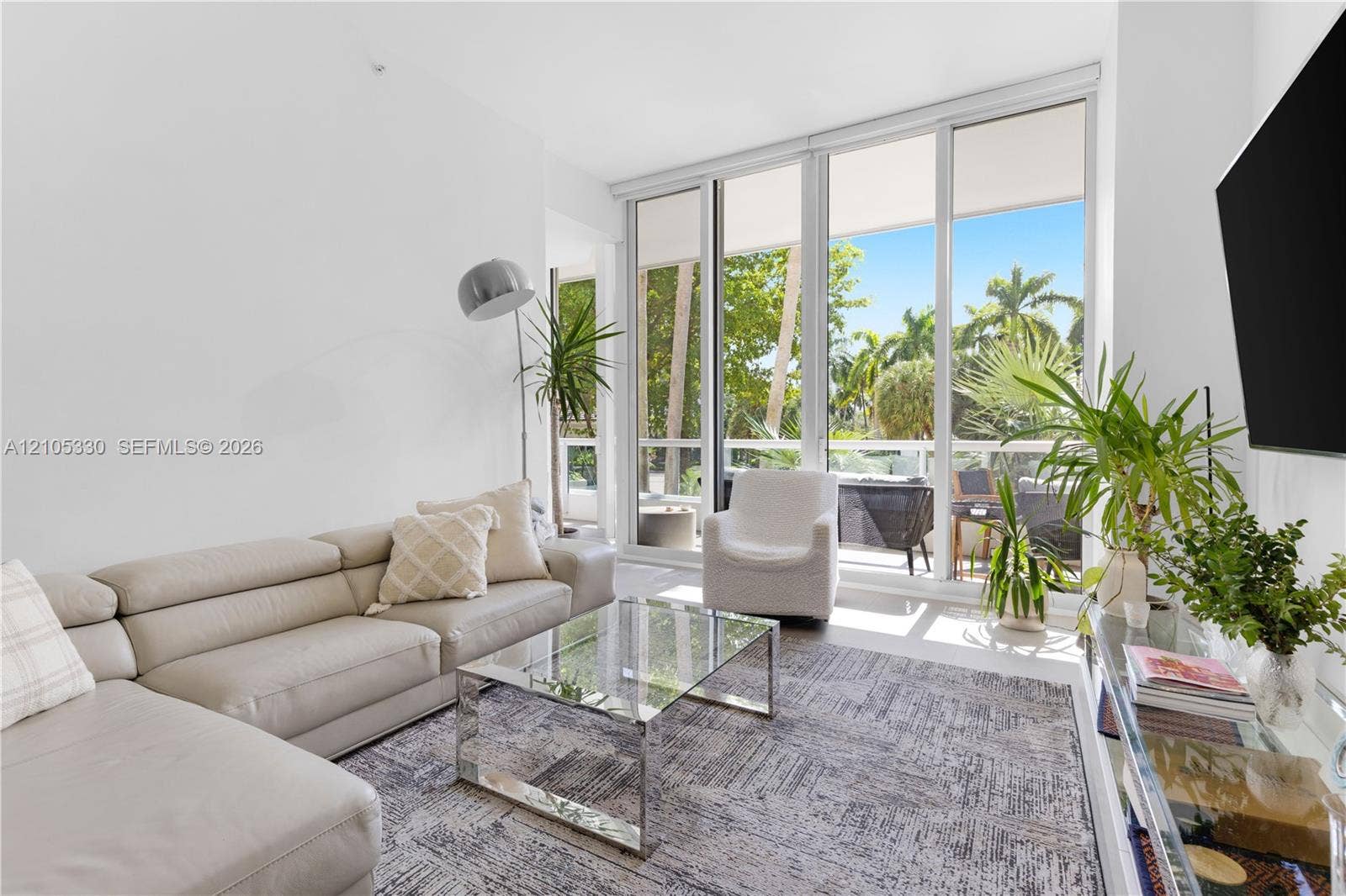 21205 Yacht Club Drive, #304, Aventura, FL 33180 High ceilings complement the light-toned walls