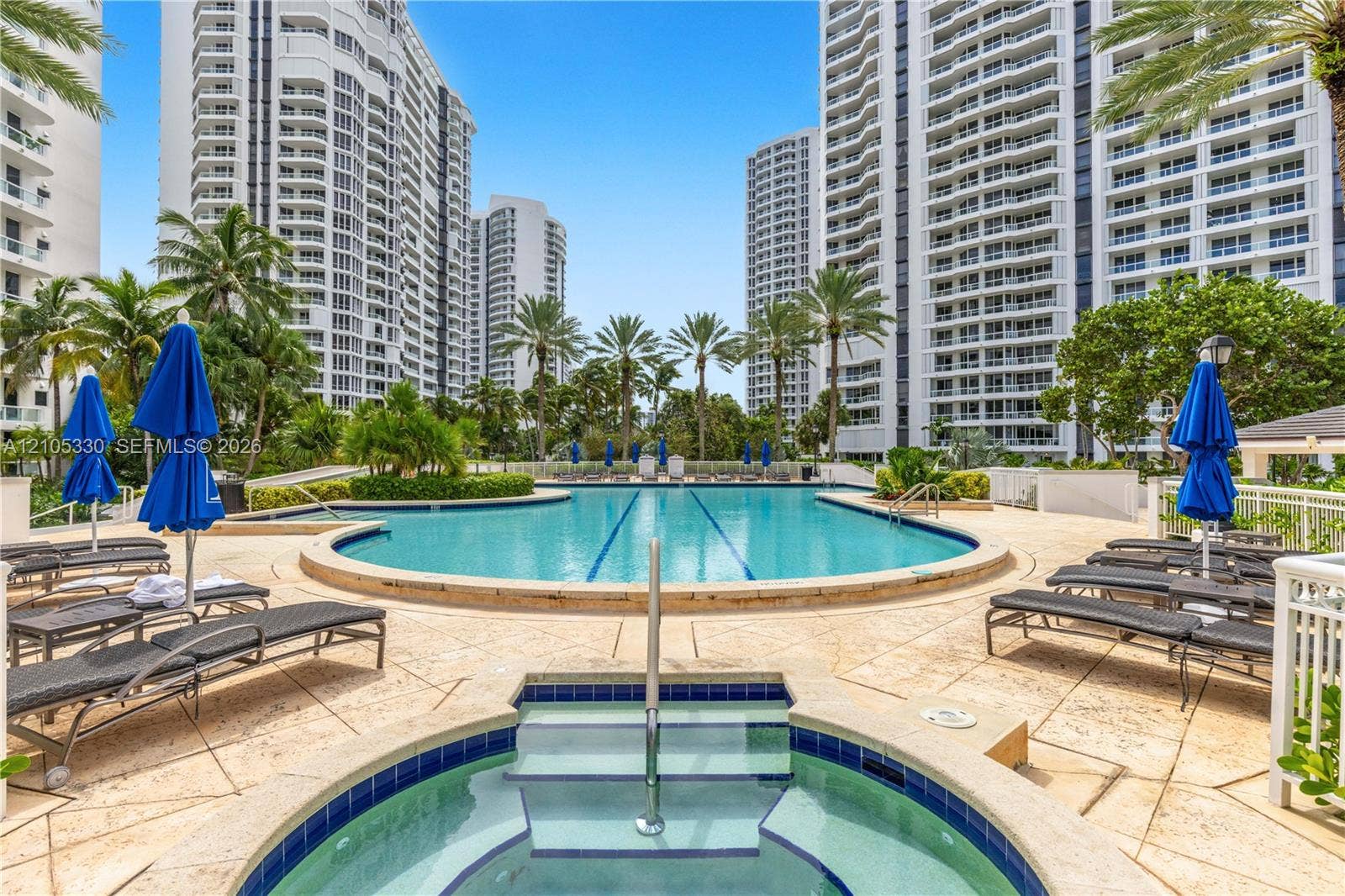 21205 Yacht Club Drive, #304, Aventura, FL 33180 Expansive outdoor pool area featuring a large swimming pool, integrated spa, and spacious surrounding deck