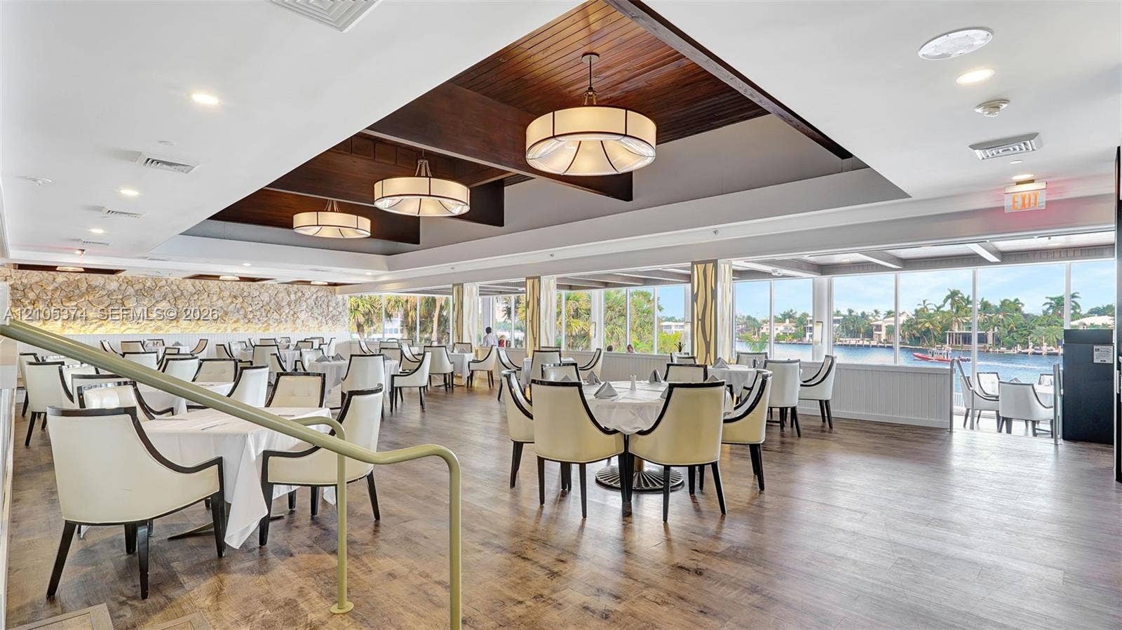 20281 E Country Club Drive, #2409, Aventura, FL 33180 Hamptons Restaurant